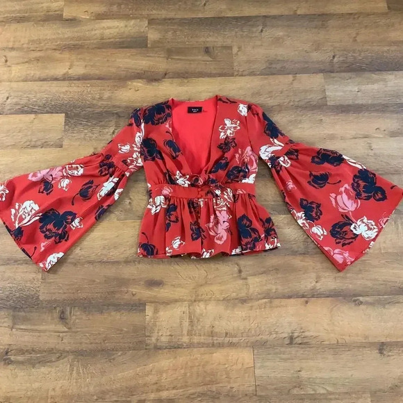 VICI‎ Women's Red Floral V Neck Open Front Tie Knot Crop Top Sz S - Picture 1 of 6